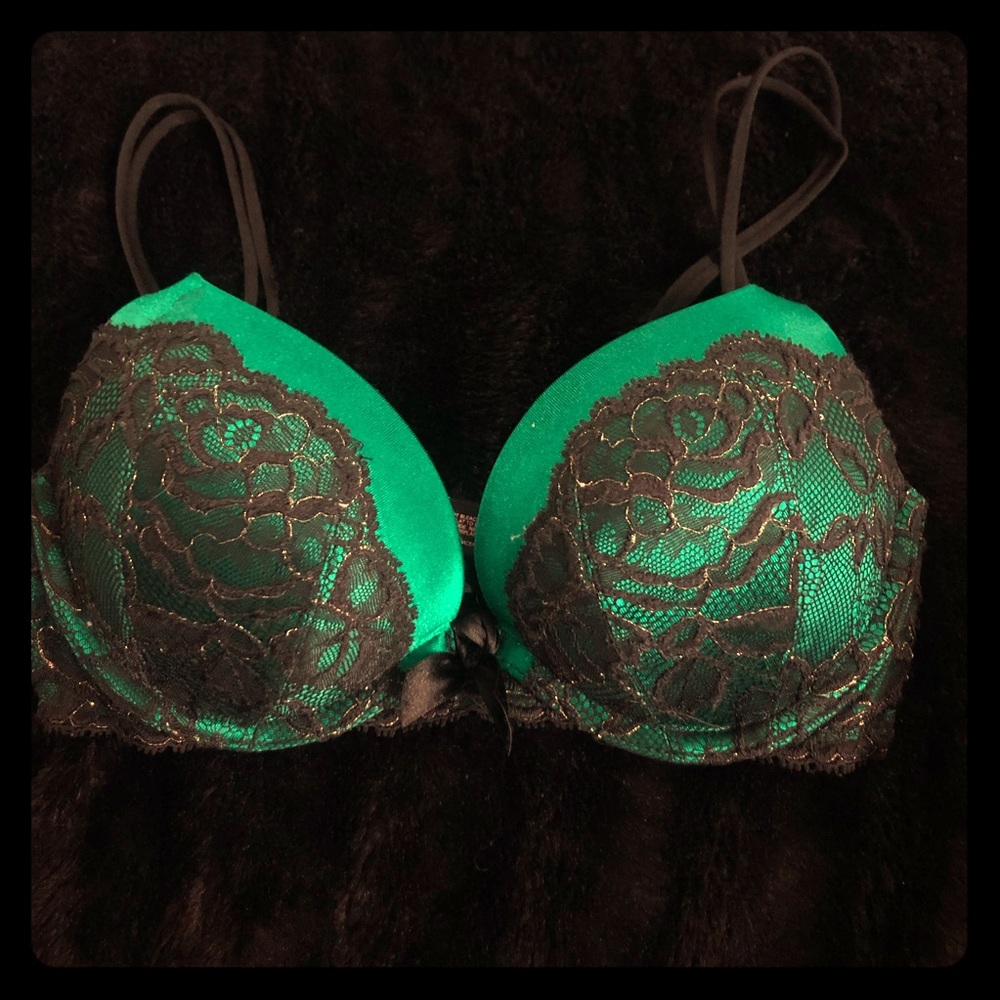 Victoria’s Secret bombshell bra